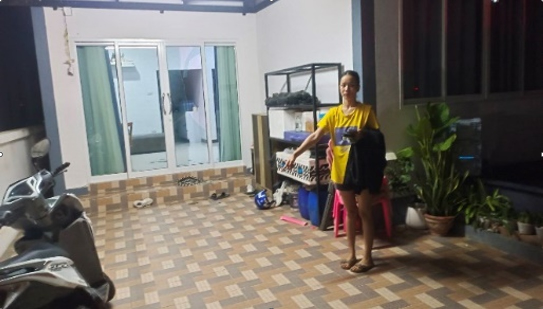 บุกรุกเข้ามาทำลายทรัพย์สินภายในบ้านและก่อเหตุทำร้ายร่างกาย